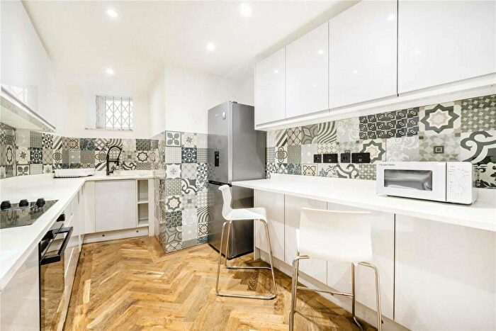 1 Bedroom Flat To Rent In Campden Hill Road, London, W8