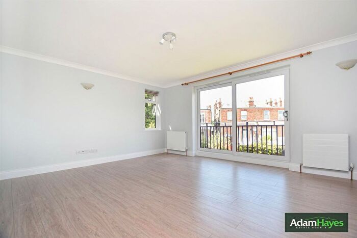 3 Bedroom Flat To Rent In Christchurch Avenue, North Finchley, N12