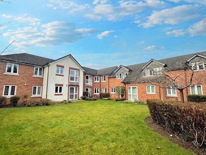 2 Bedroom Flat For Sale In Hollyfield Road, Sutton Coldfield, B75