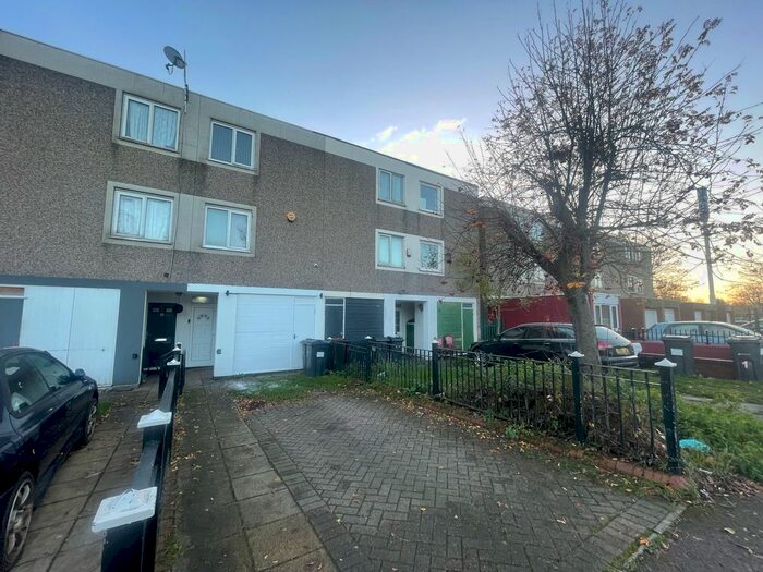 4 Bedroom Property To Rent In Porchester Drive, Birmingham, B19