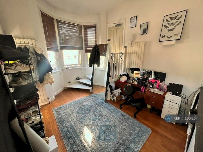 1 Bedroom Flat To Rent In Cann Hall Road, London, E11