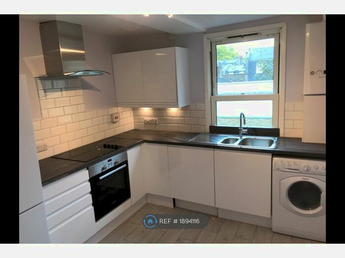 2 Bedroom Flat To Rent In Elliot's Row, Elephant &amp; Castle, London, SE11