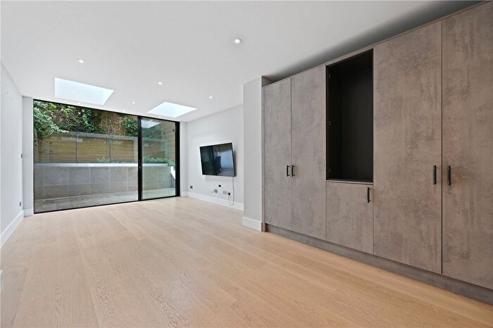 2 Bedroom Flat To Rent In Marloes Road, Kensington, London, W8