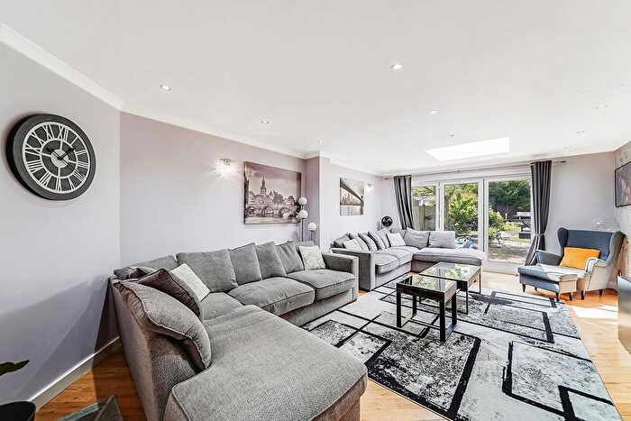 3 Bedroom Semi Detached House To Rent In Larkshall Road, North Chingford, E4