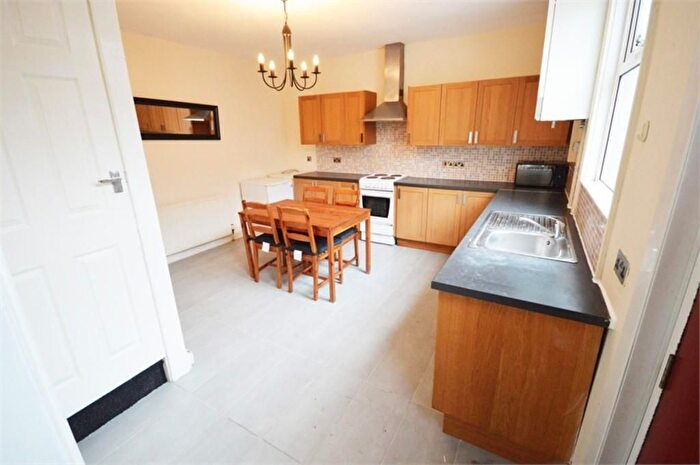 4 Bedroom Flat To Rent In Oakshott Court, Polygon Road, London, NW1