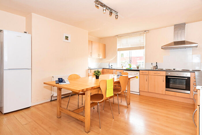 8 Bedroom Terraced House To Rent In Manor Terrace, Headingley, Leeds, LS6