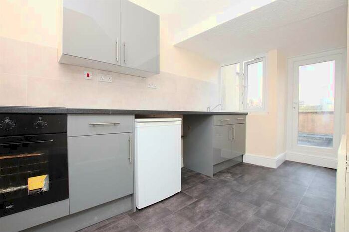 Flat To Rent In Pierrepont Street, Bath, BA1