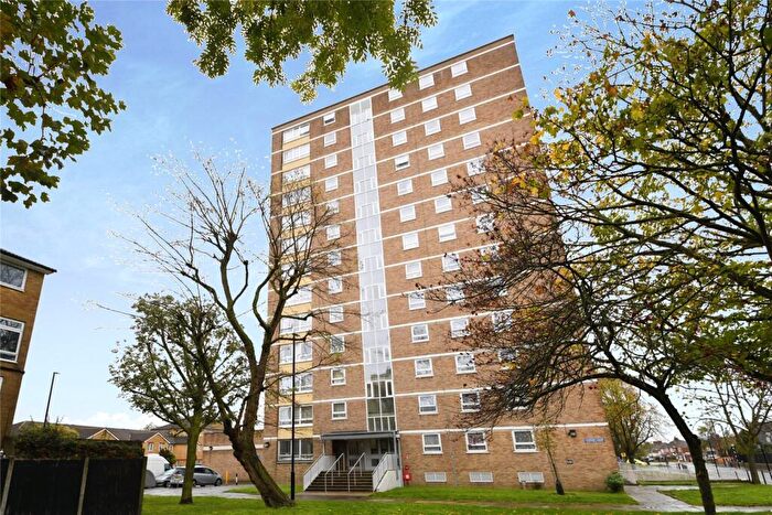 1 Bedroom Flat For Sale In Eastfield Road, Enfield, EN3