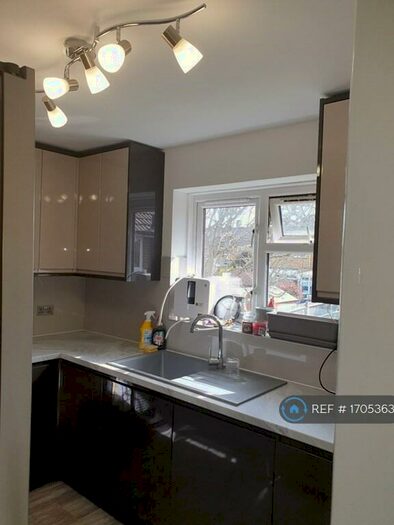 2 Bedroom Flat To Rent In Arethusa Road, Rochester, ME1