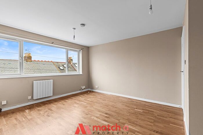 2 Bedroom Flat To Rent In Studley Grange Road, Hanwell, London, W7