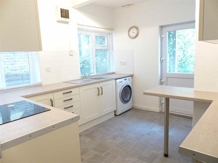 2 Bedroom Flat To Rent In First Avenue, Hendon, NW4