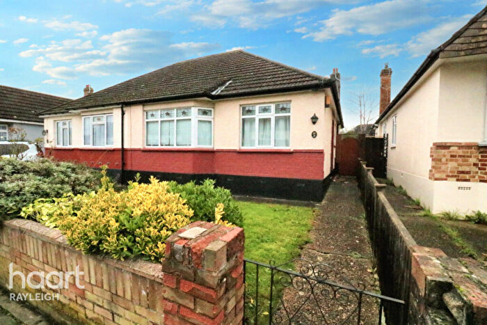 2 Bedroom Semi-Detached Bungalow For Sale In Grove Hill, Leigh-On-Sea, SS9