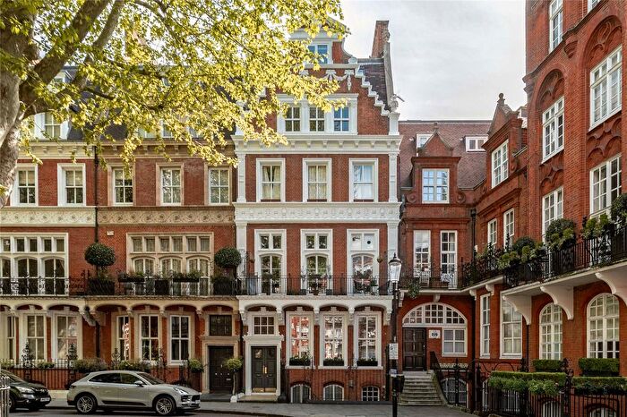 2 Bedroom Flat To Rent In Kensington Court, Kensington, W8