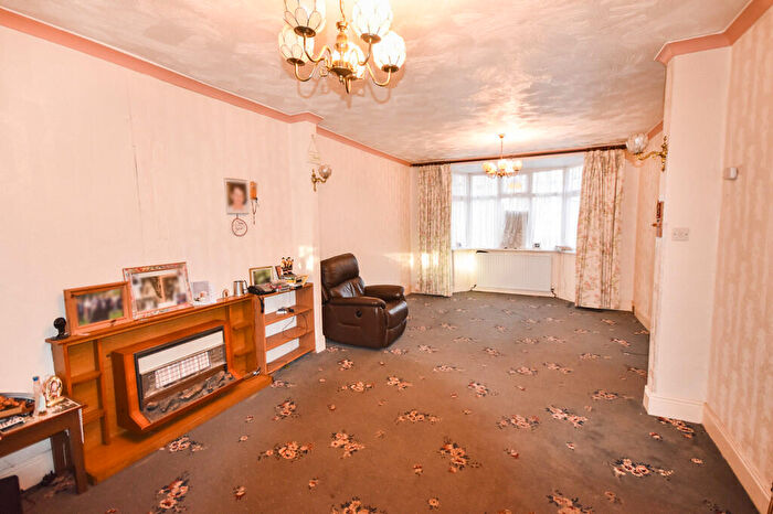 3 Bedroom Semi-Detached House For Sale In Welby Avenue, Nottingham, NG7