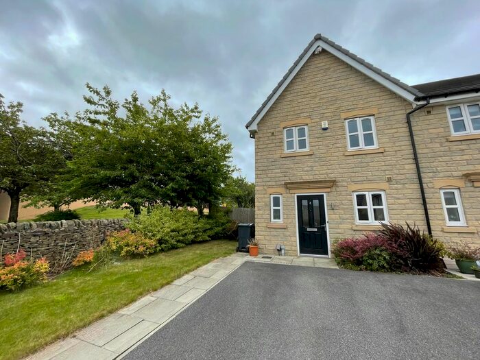 3 Bedroom Property To Rent In Townson Fold, Eastburn, Keighley, BD20