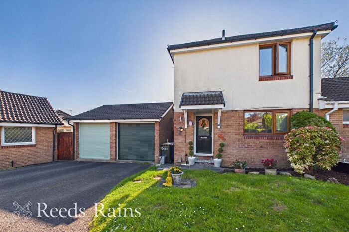 2 Bedroom Semi Detached House For Sale In Higher Meadow, Leyland, Lancashire, PR25