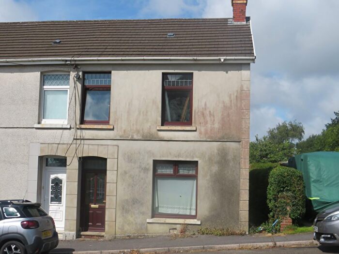 3 Bedroom Semi-detached House For Sale In Parc Gitto, Llanelli, SA14