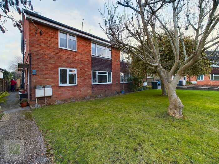 2 Bedroom Maisonette To Rent In Hitcham Road, Taplow, Maidenhead, SL6