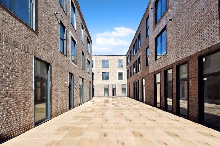 2 Bedroom Apartment To Rent In Emerald House, A London Road, Newbury, RG14