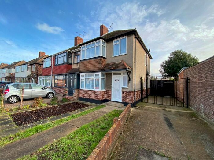 3 Bedroom Property To Rent In Hadley Gardens, Southall, UB2