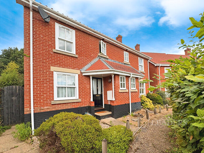 3 Bedroom Semi-Detached House To Rent In Earnshaw Court, Norwich, NR7