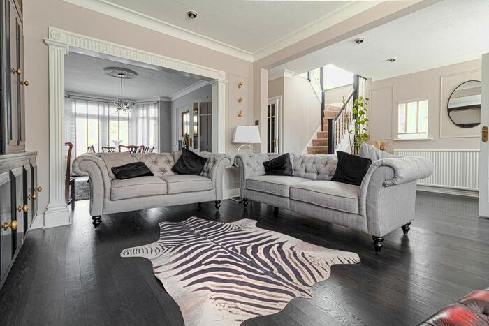 4 Bedroom Flat To Rent In Edgeworth Crescent, London, NW4