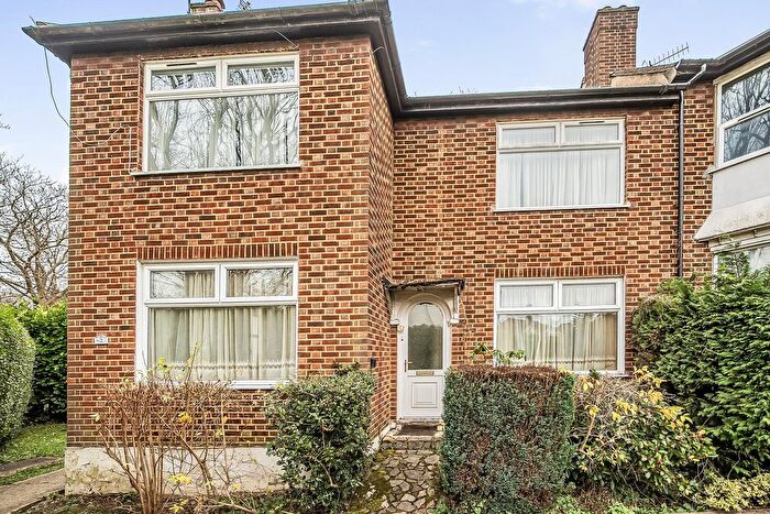 2 Bedroom Maisonette For Sale In Brook Lodge, Brook Avenue, Edgware, Greater London., HA8