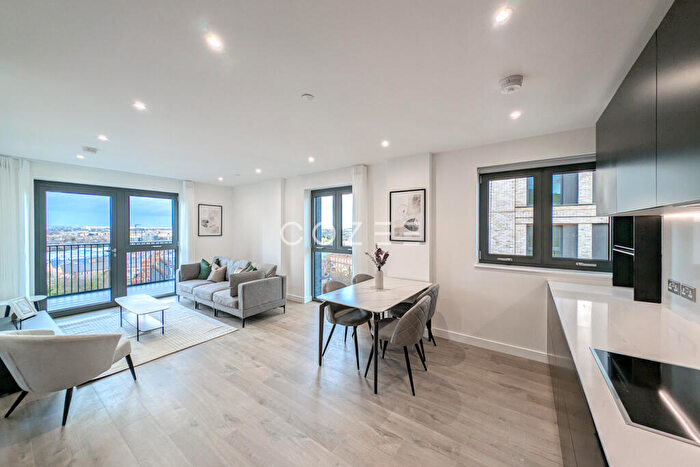 2 Bedroom Flat To Rent In Darter House, Woodberry Down, N4