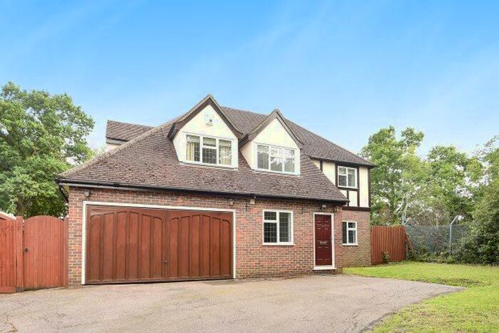 4 Bedroom Property To Rent In Dale Wood Road, Orpington, BR6