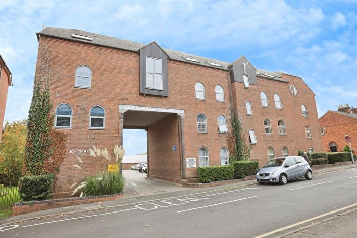 2 Bedroom Flat For Sale In Britannia Road, Banbury, Oxfordshire, OX16