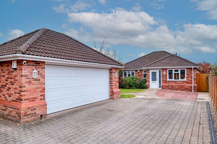 3 Bedroom Bungalow For Sale In Willow Road, Bromsgrove, B61