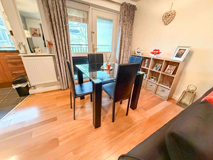 2 Bedroom Flat For Sale In Grange Road, Whitworth, Rochdale, OL12