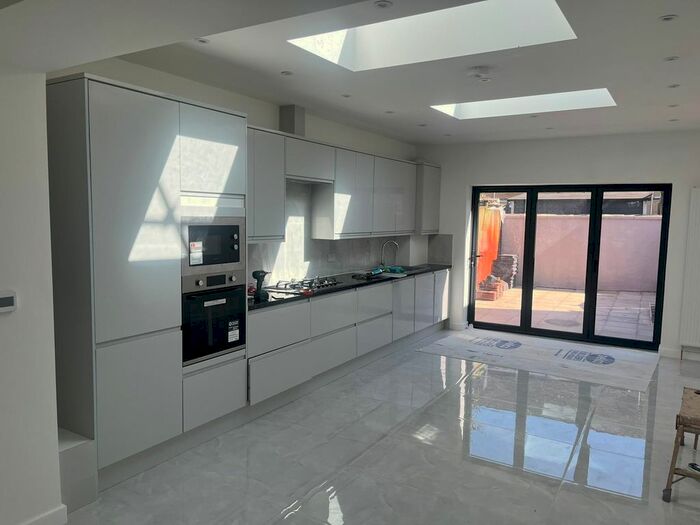 4 Bedroom Terraced House To Rent In Fountain Road, London, SW17