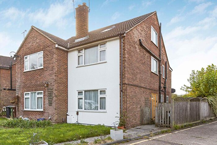 3 Bedroom Semi Detached House For Sale In Hatfield Road, Potters Bar, EN6