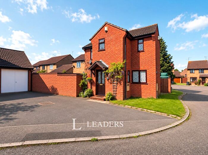 3 Bedroom Detached House For Sale In Shatterstone, Northampton, Northamptonshire, NN4