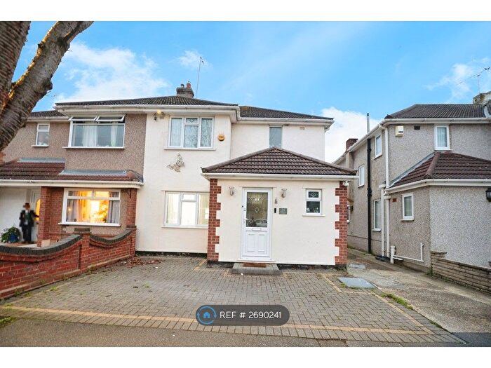3 Bedroom Semi-Detached House To Rent In Ambleside Avenue, Hornchurch, RM12