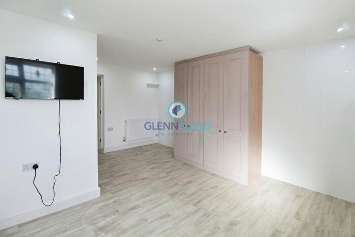 Flat To Rent In Kempe Close, Langley, SL3