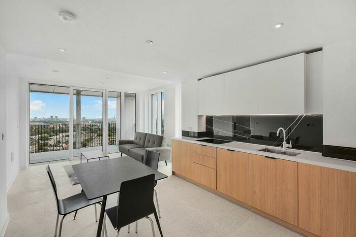 2 Bedroom Apartment To Rent In Cendal Crescent London, E1