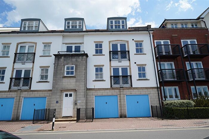 2 Bedroom Flat For Sale In Commercial Road, Weymouth, DT4