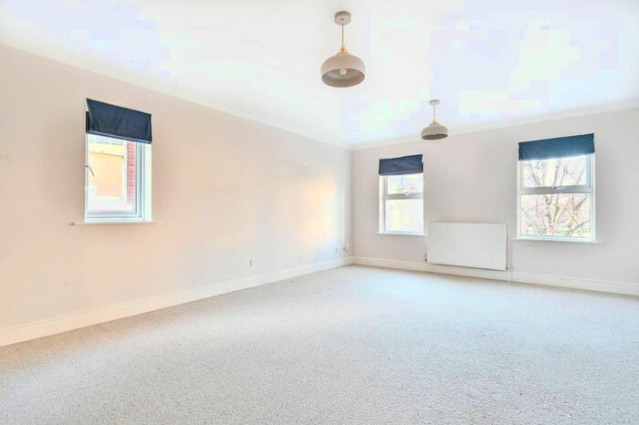 2 Bedroom Flat To Rent In Heathside Road, Woking, GU22