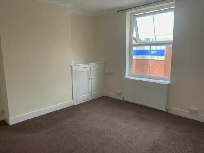 2 Bedroom Flat To Rent In Cherry Tree Avenue, Dover, CT16