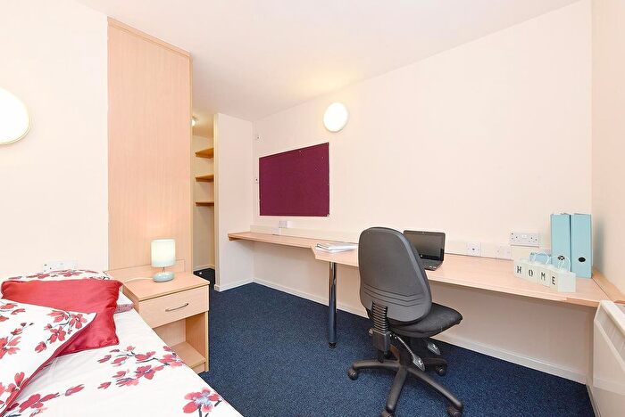 1 Bedroom Flat To Rent In Vicarage Hill, Wrexham, LL13