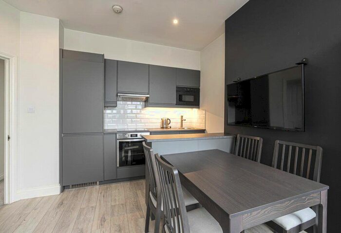 2 Bedroom Flat To Rent In Fulham Road, Parsons Green, SW6