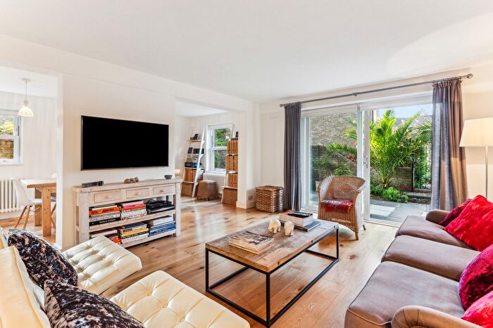 3 Bedroom Flat To Rent In Battersea Church Road, Battersea Park, SW11