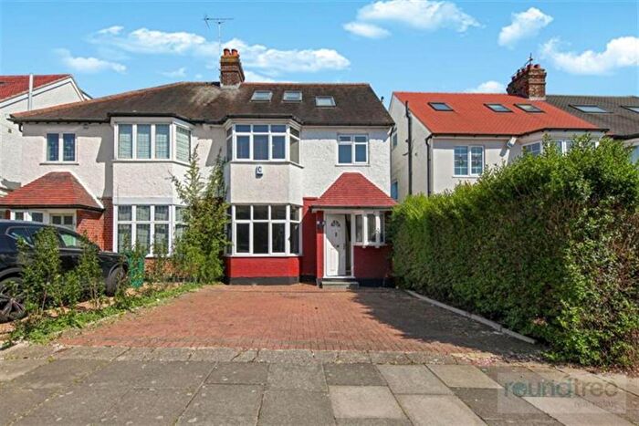 4 Bedroom House For Sale In Sefton Avenue, Mill Hill, NW7