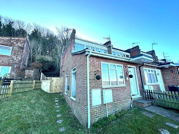2 Bedroom End Of Terrace House To Rent In Park Drive Close, Newhaven, BN9