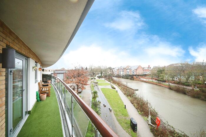 2 Bedroom Flat For Sale In Coal Orchard, Taunton, TA1