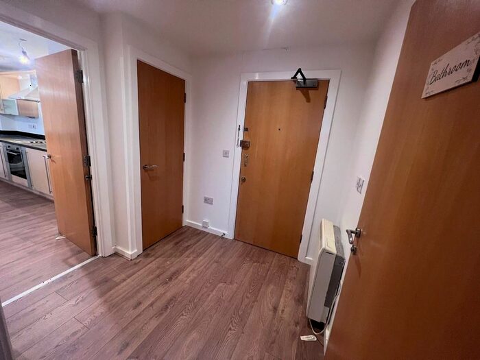 2 Bedroom Flat To Rent In Gilbert House, Elmira Way, Salford, M5