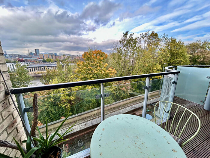 2 Bedroom Apartment For Sale In Worsdell Drive, Gateshead, NE8