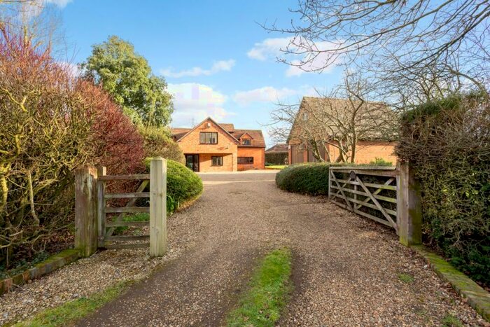 3 Bedroom Semi-Detached House To Rent In Stoney Heath Baughurst, RG26